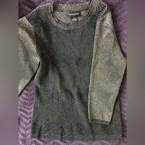 Liz Claiborne size M Shiny gold and black light weight 3/4 sleeve top/sweater.